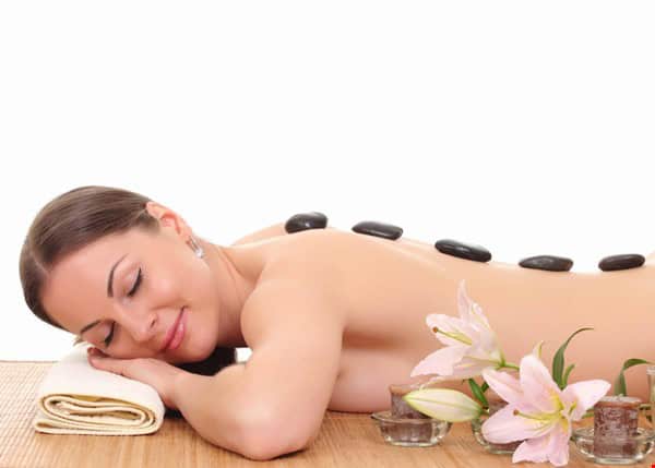 lợi ích tuyệt vời của massage đá nóng