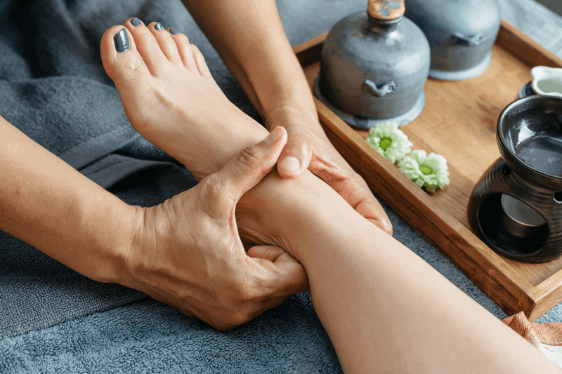 Bấm huyệt chân lưu thông máu là gì?