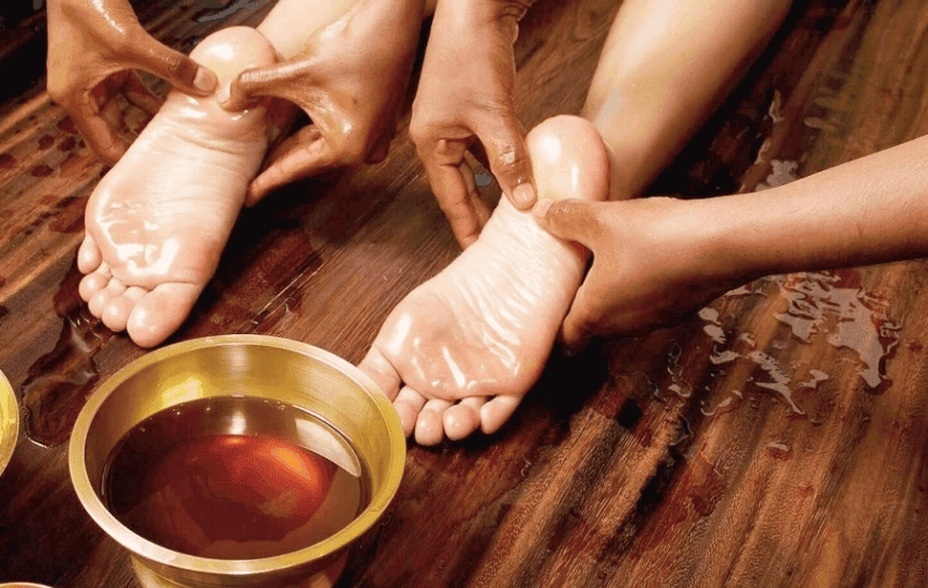 Massage chân trị liệu