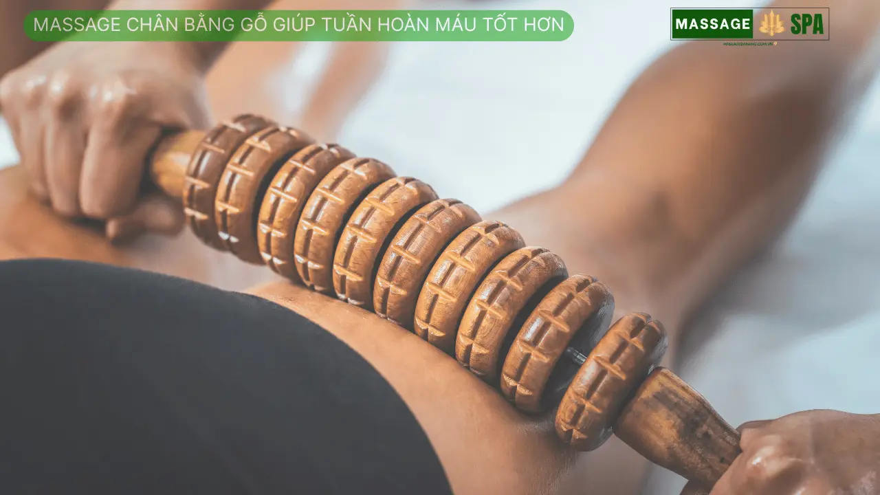 Massage chân bằng gỗ giúp tuần hoàn máu tốt hơn